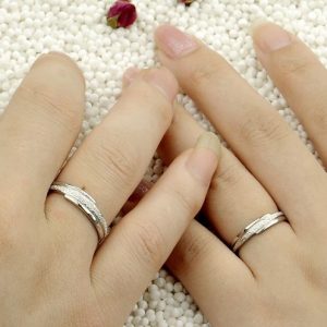 Cincin tunangan motif pasir